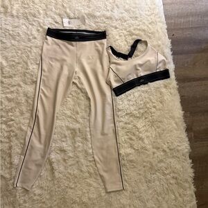 ALO Yoga Women's Beige and Black Leggings